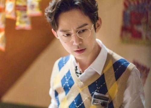 何炅在线吃瓜,揭秘娱乐圈幕后故事