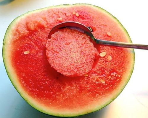 拿勺子吃瓜的头像,解锁夏日清凉新姿势