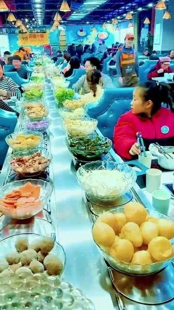 旋转火锅吃瓜,吃瓜群众的美食盛宴