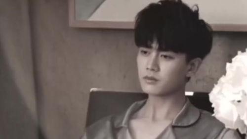 任嘉伦跳舞吃瓜